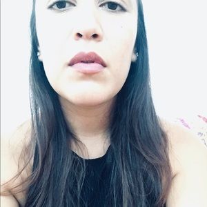 Meet your Posher, Evelia